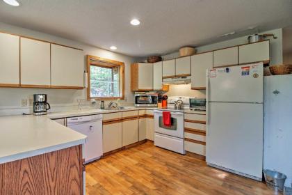 Spacious Home Adjacent to Mt Snow with Game Room! - image 11