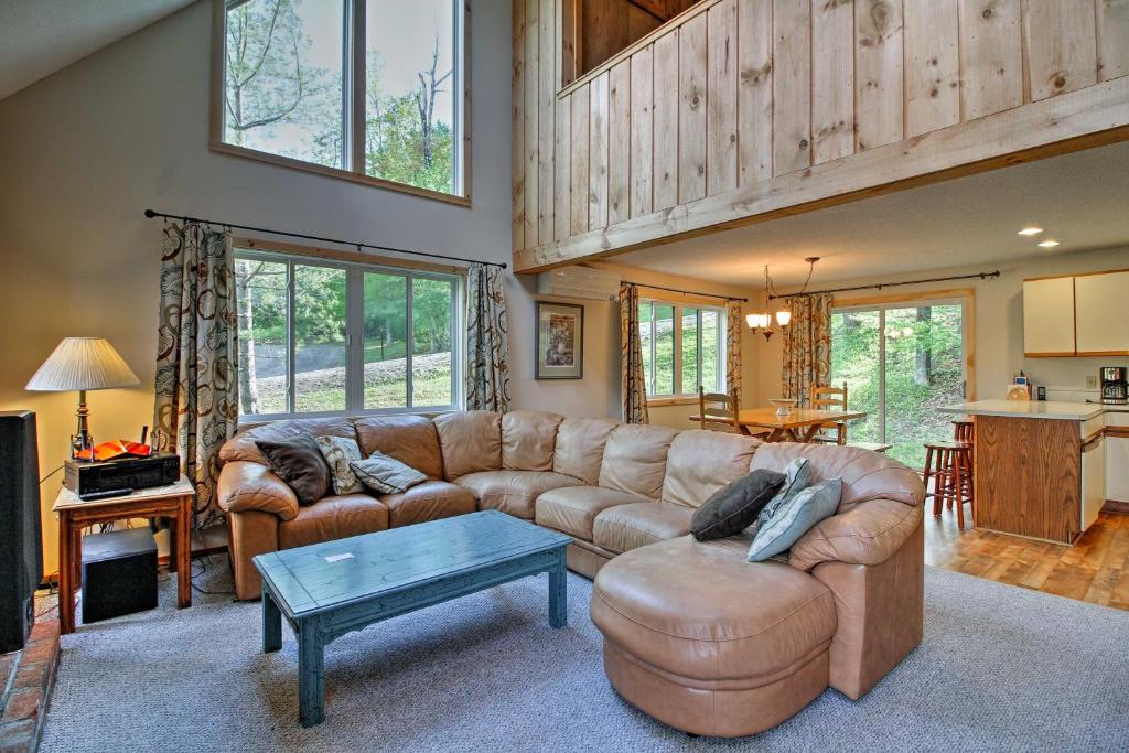Spacious Home Adjacent to Mt Snow with Game Room! - image 6
